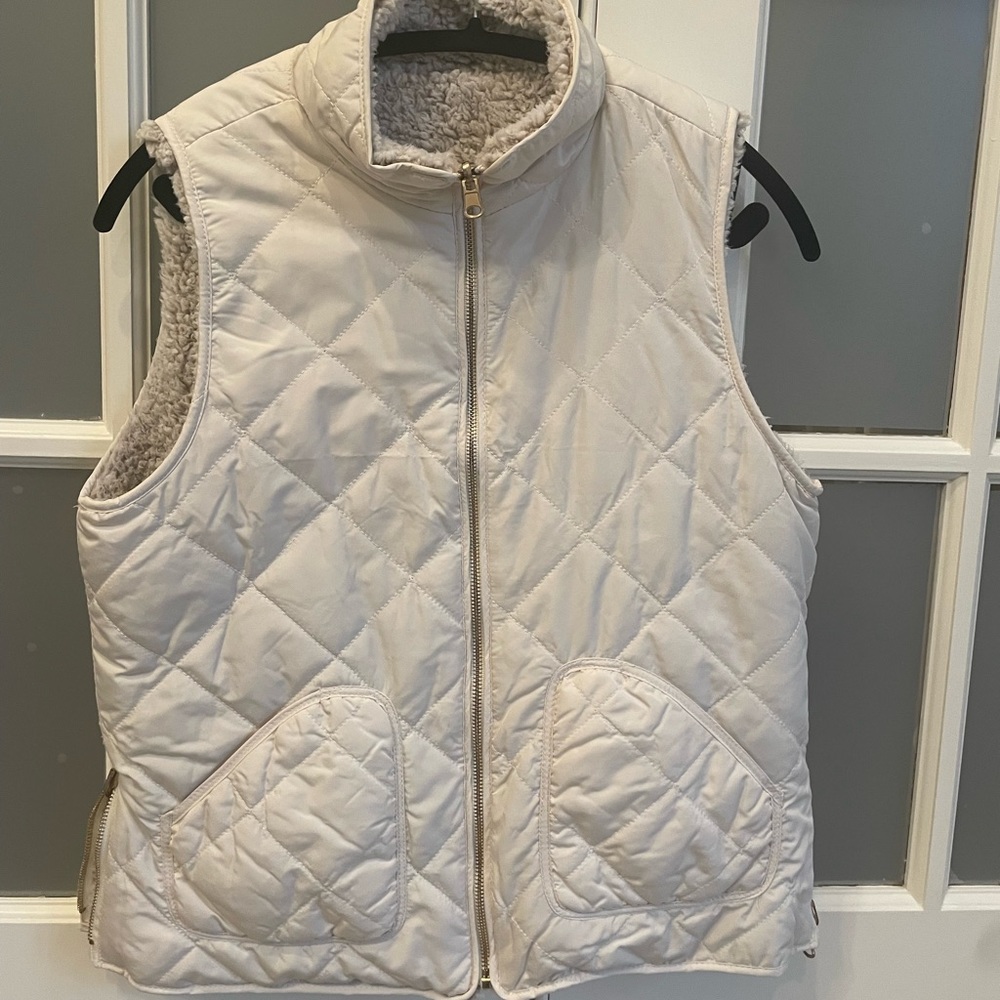 Cute fuzzy Boutique Vest